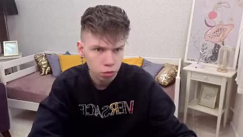 eliotmars online show from April 13, 11:03 am