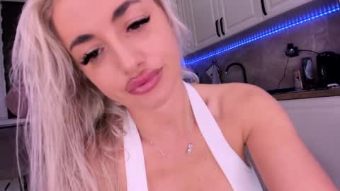 elisabeth_jason online show from April 16, 4:23 am