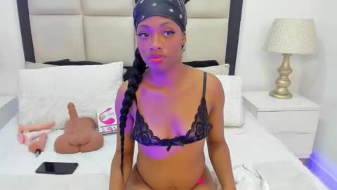 elisabettamonroy online show from November 11, 6:32 pm