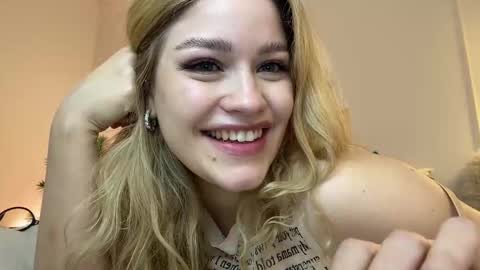 Stephanie online show from December 14, 8:04 pm