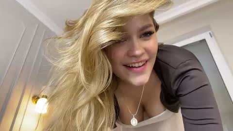 Stephanie online show from December 13, 7:53 pm