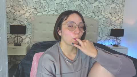 Eliza online show from March 31, 9:37 pm