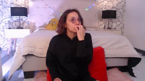 Eliza online show from November 22, 7:34 pm