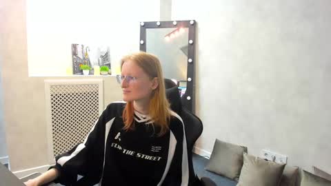 Snapshot of elizabeth_harpper chatting on January 31, 11:24 am Elizabeth online show from January 31, 11:24 am