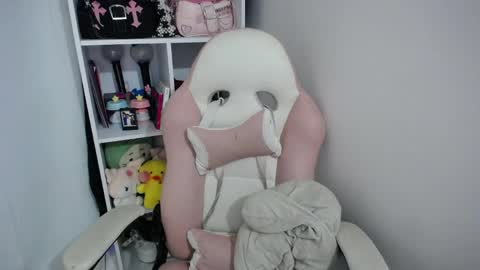  Elizabeth  online show from April 7, 4:47 am