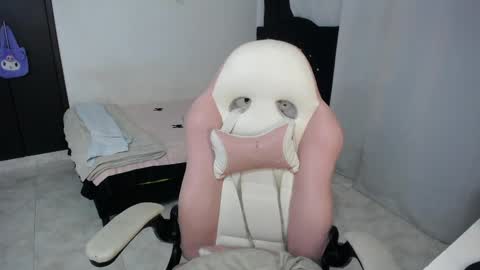  Elizabeth  online show from June 9, 1:39 am