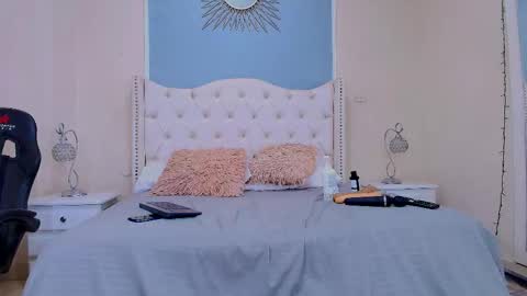 Elizabeth  online show from March 27, 10:00 pm