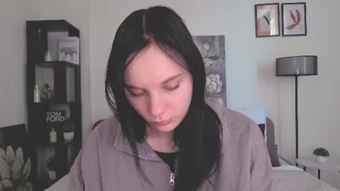 Elizabeth online show from July 12, 1:09 am