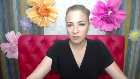 ElizabethSho online show from July 13, 6:00 pm