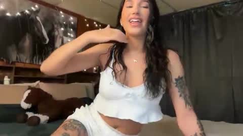 Ella online show from May 26, 1:50 pm