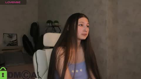 Ella online show from November 3, 1:50 am