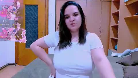 Snapshot of ella_diamonds chatting on October 23, 7:48 pm Ella online show from October 23, 7:48 pm