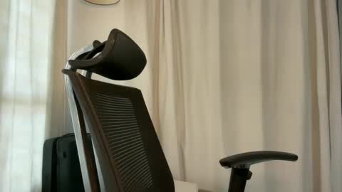 Ella online show from January 18, 8:45 am