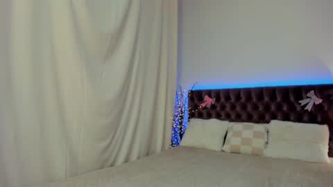 Ella Mayers online show from February 16, 9:48 pm