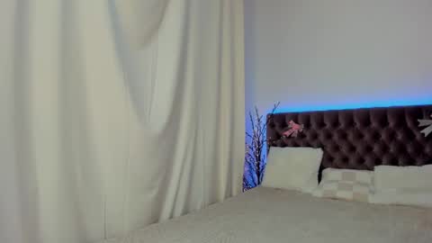 Ella Mayers online show from February 22, 1:11 am