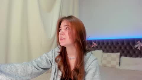 Ella Mayers online show from March 1, 9:26 pm