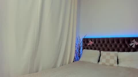 Ella Mayers online show from March 6, 4:08 am