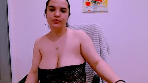 Ella online show from April 7, 6:32 pm