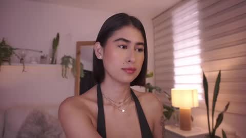 ELLA OWEN online show from April 21, 2:13 pm