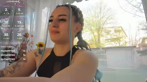 ella_vee online show from April 10, 6:30 am