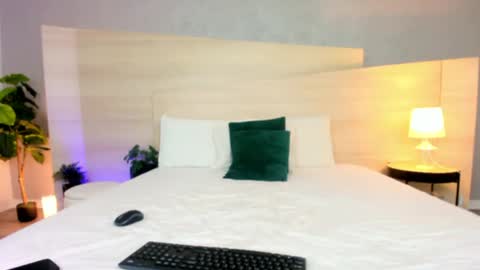 Ella online show from May 20, 1:57 am