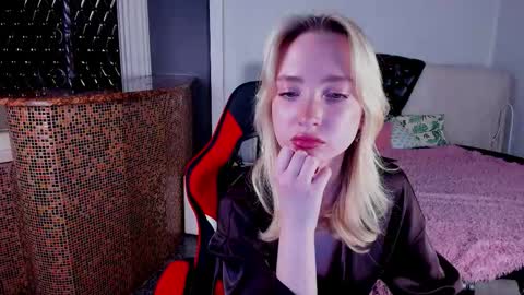 Ella online show from February 11, 3:05 pm