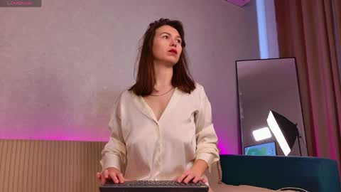 ellacanny online show from April 8, 5:54 am