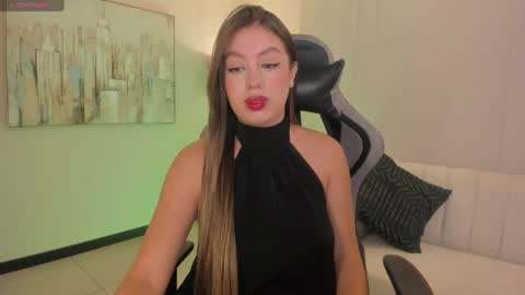Snapshot of ellaclark chatting on March 7, 7:05 pm EllaClark online show from March 7, 7:05 pm