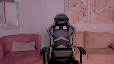Snapshot of ellaclark chatting on October 20, 4:12 pm EllaClark online show from October 20, 4:12 pm
