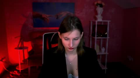 Ella online show from April 14, 6:33 pm