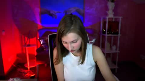 Ella online show from April 25, 2:14 pm