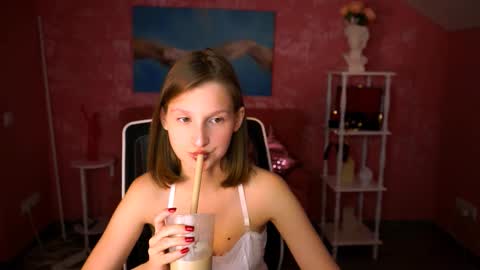 Ella online show from March 24, 4:57 pm