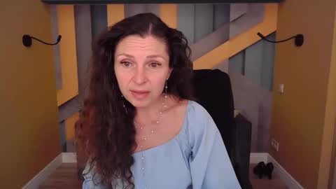 EllaLongs online show from June 5, 11:48 am