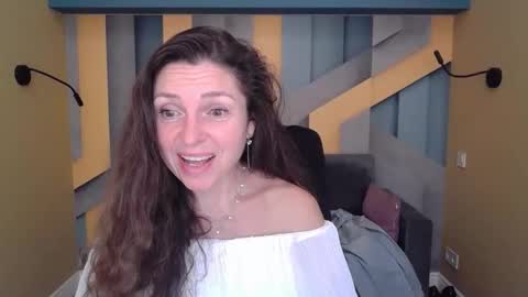 EllaLongs online show from October 12, 12:20 pm