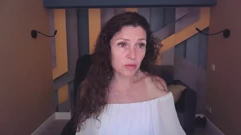 EllaLongs online show from June 9, 11:54 am