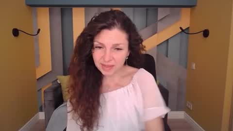 EllaLongs online show from April 19, 11:55 am