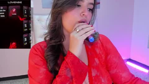 Snapshot of ellarosee_ chatting on March 6, 7:32 pm ellarosee_ online show from March 6, 7:32 pm