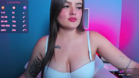 Snapshot of ellarosee_ chatting on February 8, 3:21 pm ellarosee_ online show from February 8, 3:21 pm