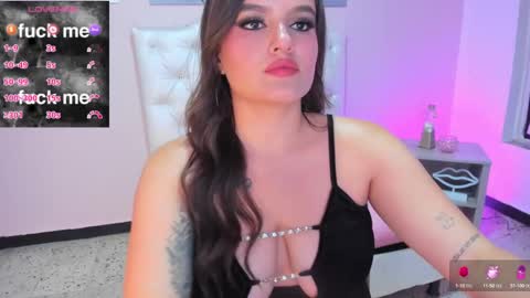 Snapshot of ellarosee_ chatting on February 17, 11:43 pm ellarosee_ online show from February 17, 11:43 pm