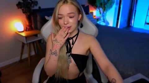 Ella online show from March 28, 5:31 am