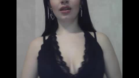 Snapshot of elle010843 chatting on February 12, 8:38 am elle010843 online show from February 12, 8:38 am