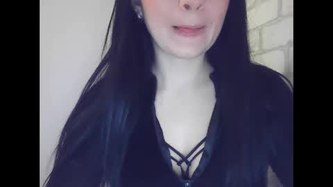 Snapshot of elle010843 chatting on January 5, 2:41 pm elle010843 online show from January 5, 2:41 pm