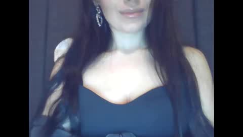 Snapshot of elle010843 chatting on October 18, 4:00 pm elle010843 online show from October 18, 4:00 pm