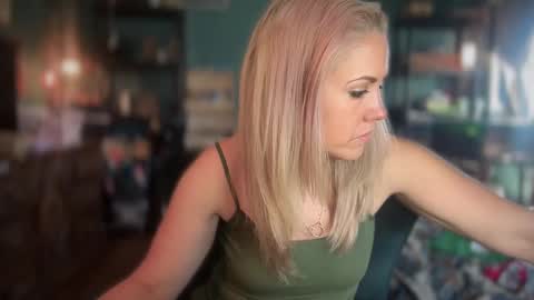 Elle online show from March 11, 6:19 pm