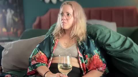 Elle online show from March 9, 10:41 pm