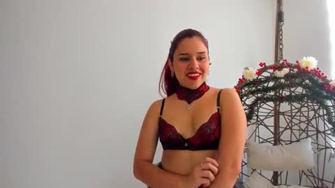 elli_taylor_ online show from December 3, 3:24 pm