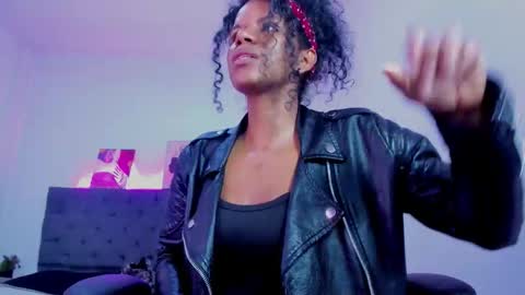  Ellie   online show from December 16, 3:40 pm