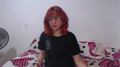 Snapshot of ellie_andy19 chatting on January 10, 4:44 am kev  dani online show from January 10, 4:44 am