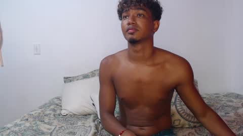 Snapshot of ellie_andy19 chatting on January 24, 7:41 am kev  dani online show from January 24, 7:41 am