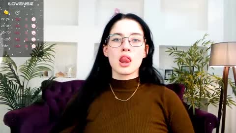 ellie_magic online show from April 23, 1:24 pm